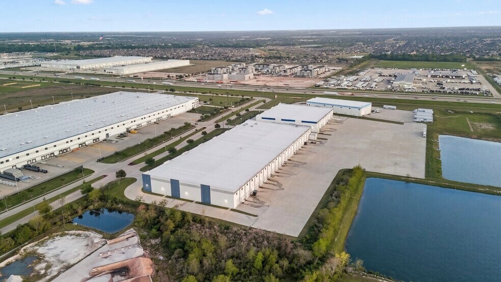 More Photos Of 450 Commerce Pky, Katy Distribution For Lease