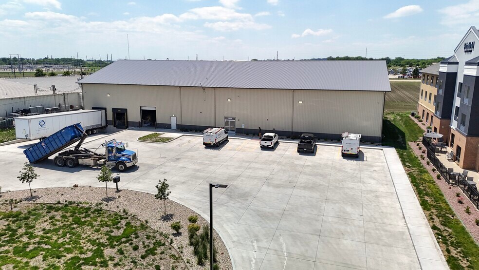 More Photos Of 1008 Wylie Dr, Bloomington Industrial For Sale