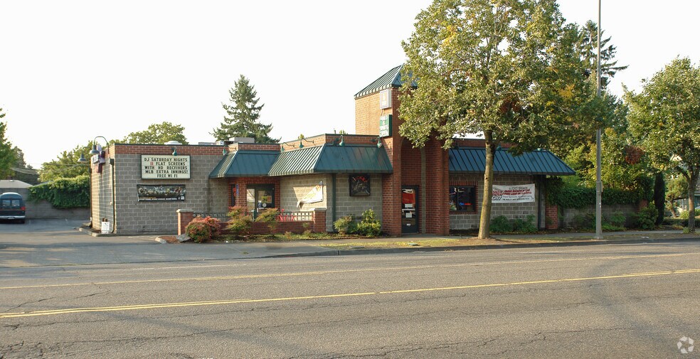 More Photos Of 8012-8028 SE Powell Blvd, Portland Unknown For Lease