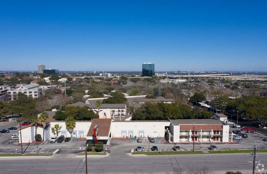 More Photos Of 5050 Fredericksburg Rd, San Antonio Apartments For Sale