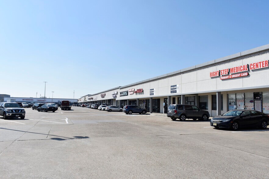 More Photos Of 9700-9950 Fondren Rd, Houston Unknown For Lease