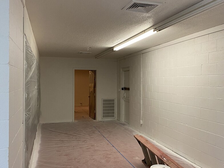 More Photos Of 323 N Madison St, Muncie Freestanding For Lease