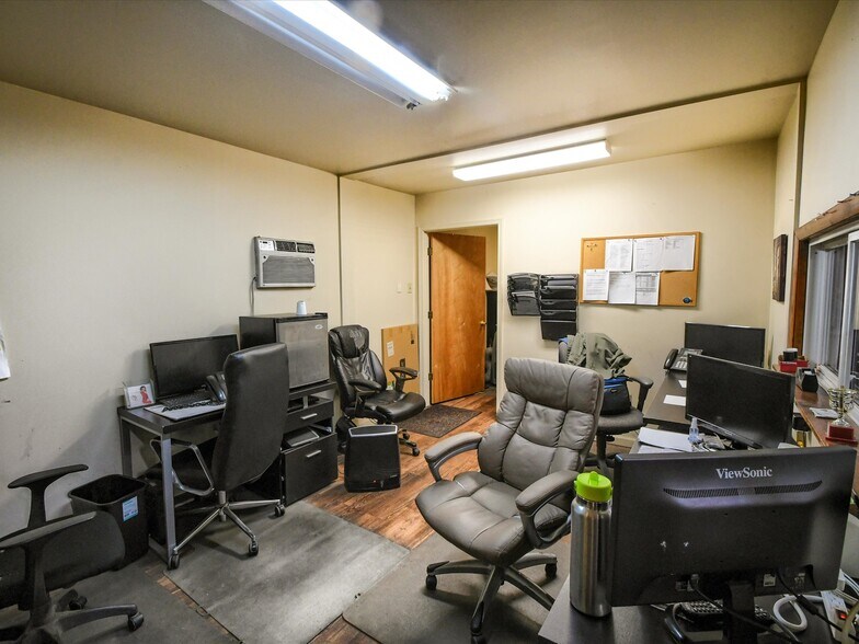 More Photos Of 610 Front St, Catasauqua Warehouse For Sale