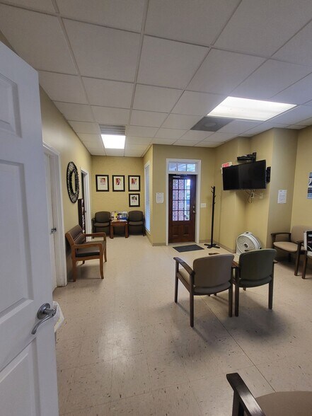 More Photos Of 111 Laurel Creek Rd Se, Calhoun Medical For Lease