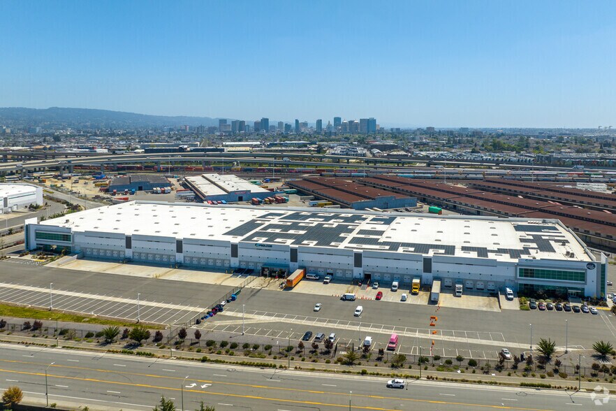 More Photos Of 2000 Maritime St, Oakland Distribution For Lease