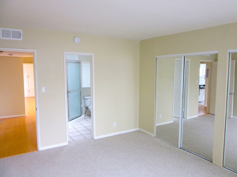 More Photos Of 537 San Vicente Blvd, Santa Monica Apartments For Sale