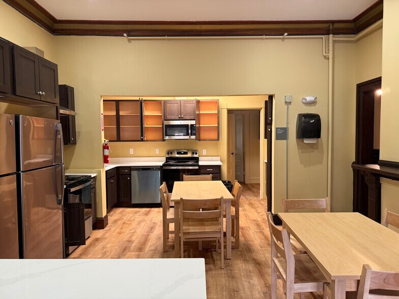 More Photos Of 16 Claremont St, Worcester Specialty For Sale