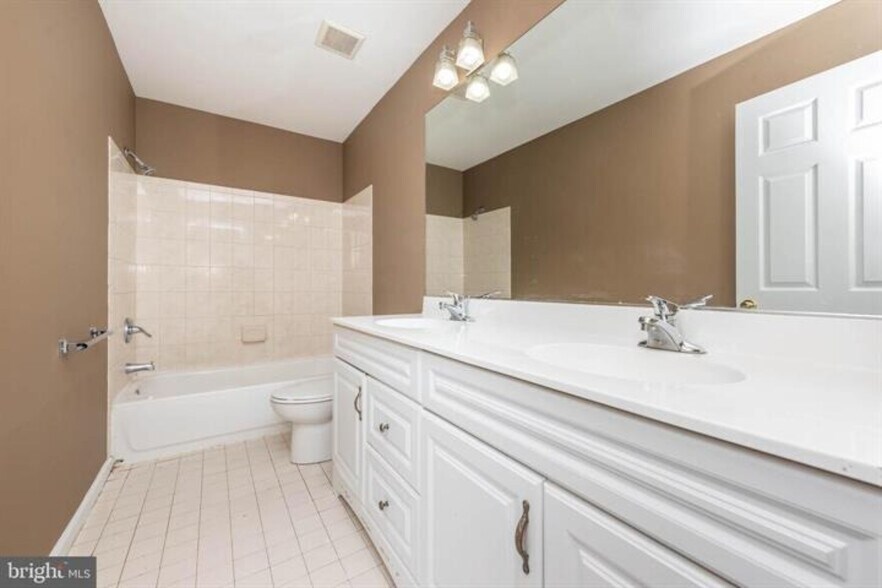 More Photos Of 4021 Barrington Rd, Baltimore Flex For Sale