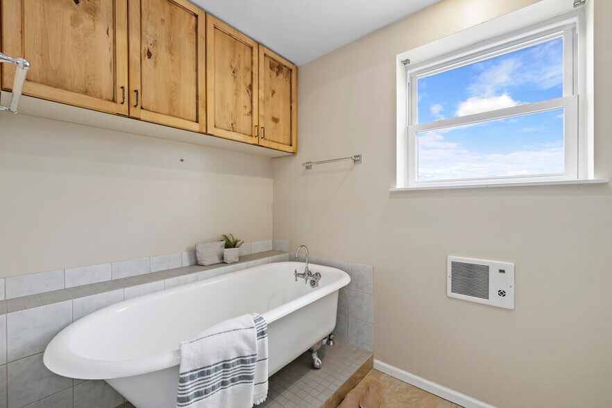 More Photos Of 7690 Carlson Ct, Fort Collins Warehouse For Sale