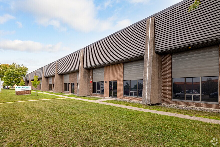 Primary Photo Of 2044 Rue de la Province, Longueuil Manufacturing For Lease