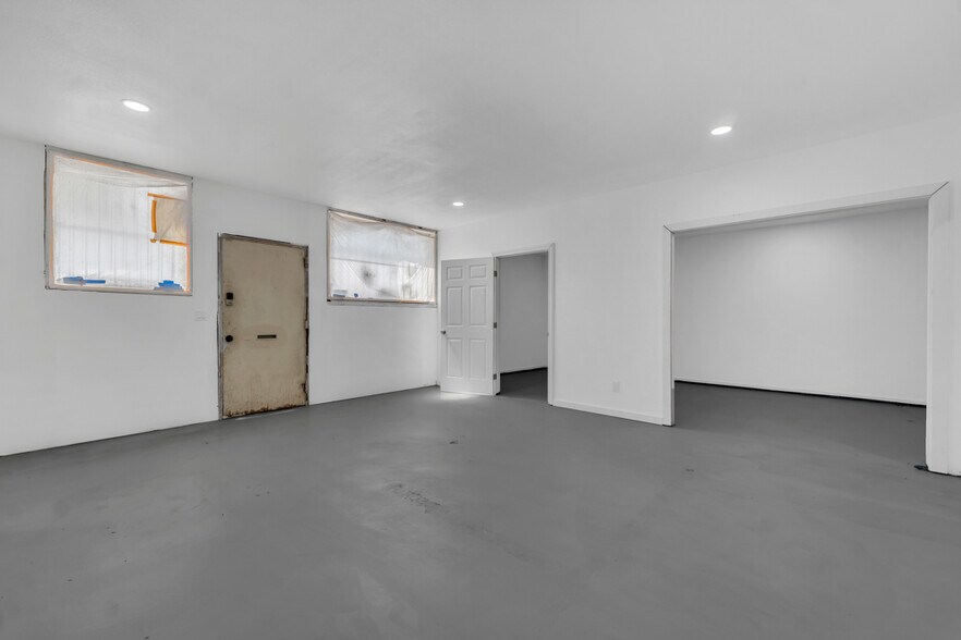 More Photos Of 1626-1640 Pine St, Oxnard Warehouse For Sale