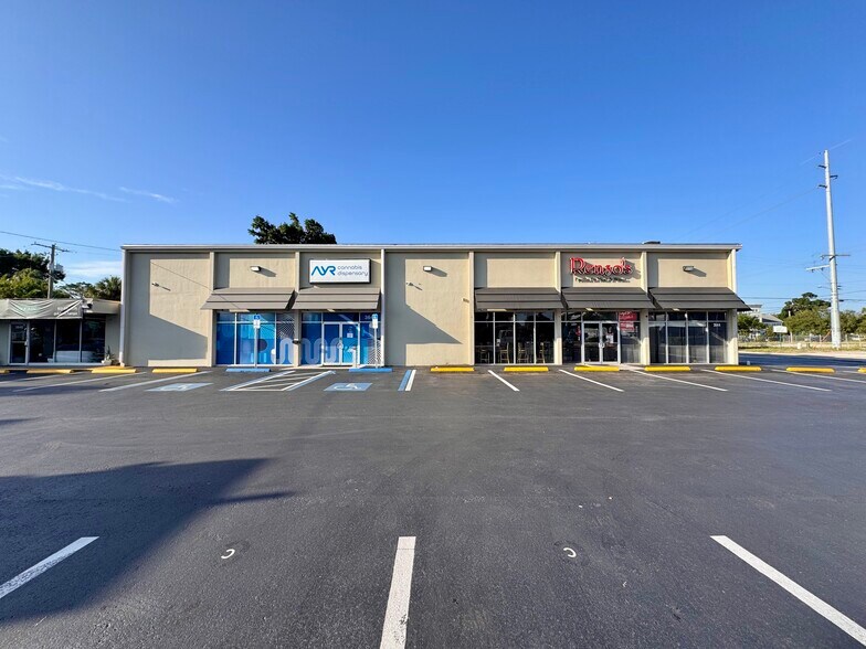 More Photos Of 3642 W Kennedy Blvd, Tampa Storefront For Lease