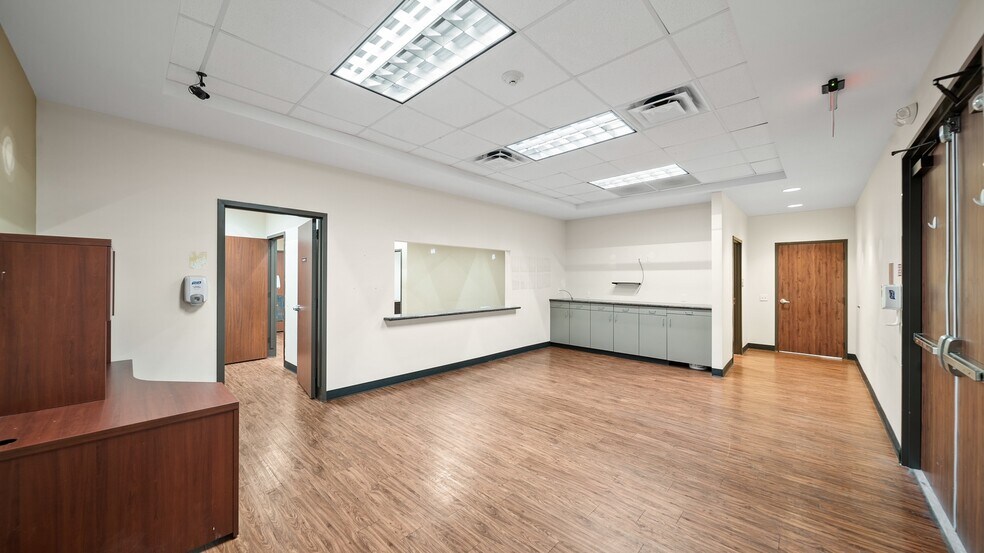 More Photos Of 910 N Highway 146, Baytown Medical For Sale