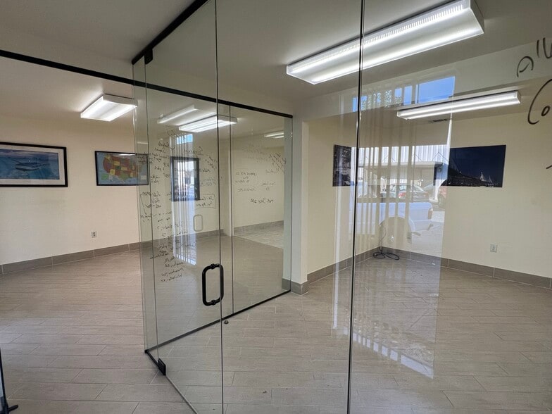 More Photos Of 450 S Cemetery St, Norcross Warehouse For Lease