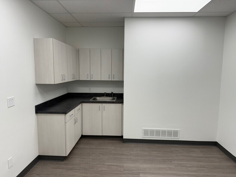 More Photos Of 4450 Commerce Cir SW, Atlanta Distribution For Sale