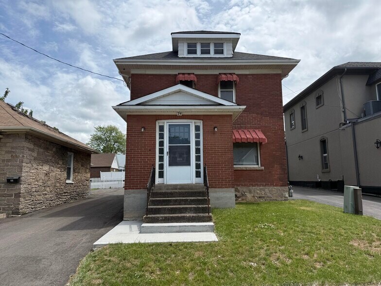 More Photos Of 26 Ormond St S, Thorold Funeral Home For Sale