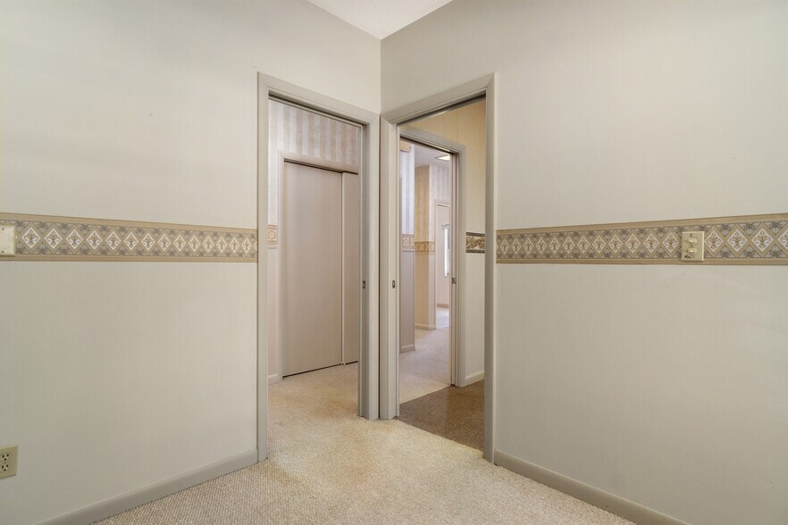 More Photos Of 300 S Line Ave, Inverness Medical For Sale