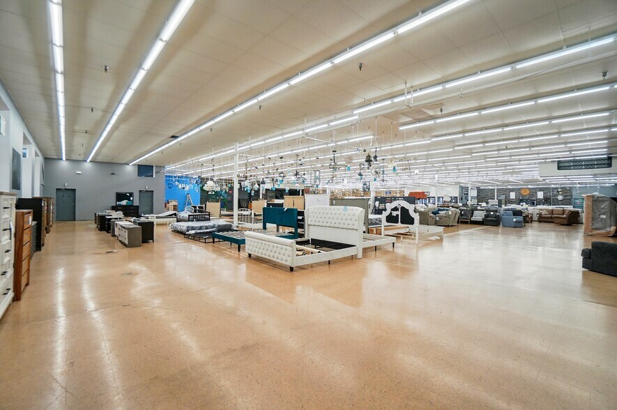 More Photos Of 50 Eswin St, Cincinnati Freestanding For Sale