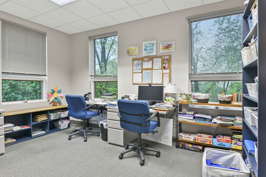 More Photos Of 875 Centerville Rd, Warwick Office For Sale