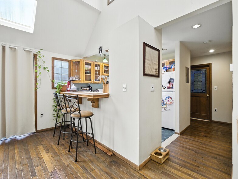 More Photos Of 6-8 Thorne St, Jersey City General Retail For Sale