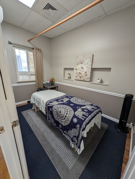 More Photos Of 2111 S Beretania St, Honolulu Storefront Retail Office For Lease