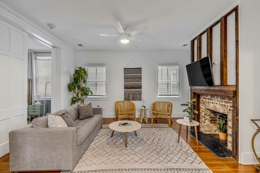 More Photos Of 140 Spring St, Charleston Hospitality For Sale