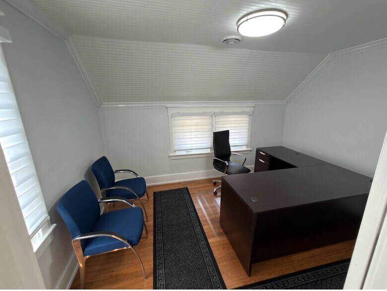 More Photos Of 2520 Rochester Rd, Royal Oak Office For Lease