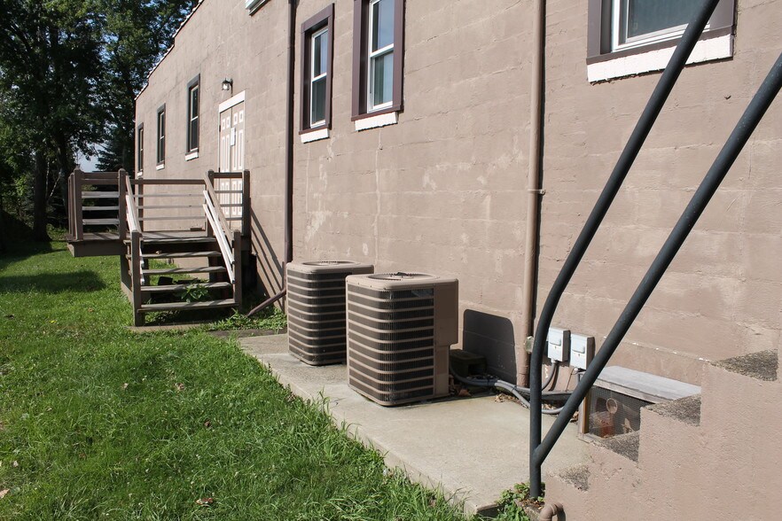 More Photos Of 3036 E State St, Hermitage Bar For Sale