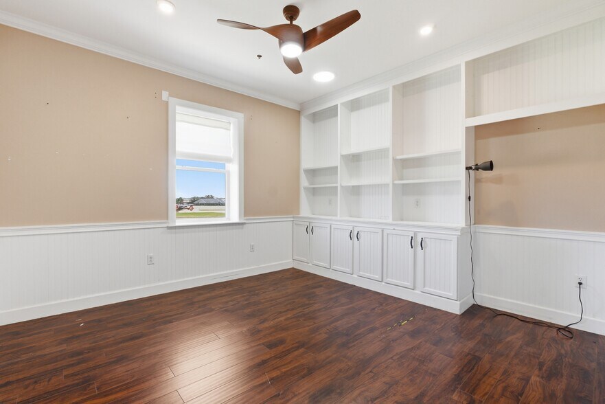 More Photos Of 8600 Airport Blvd, Leesburg Airplane Hangar For Sale