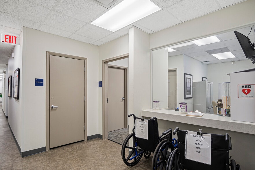 More Photos Of 1201 N Parrott Ave, Okeechobee Medical For Sale