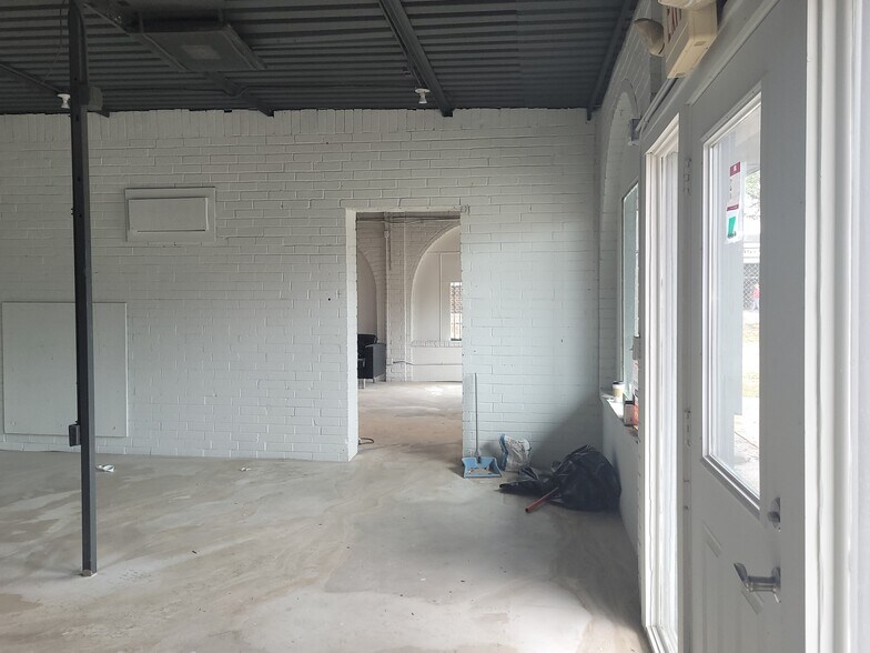 More Photos Of 4615 Sherman St, Houston Freestanding For Lease