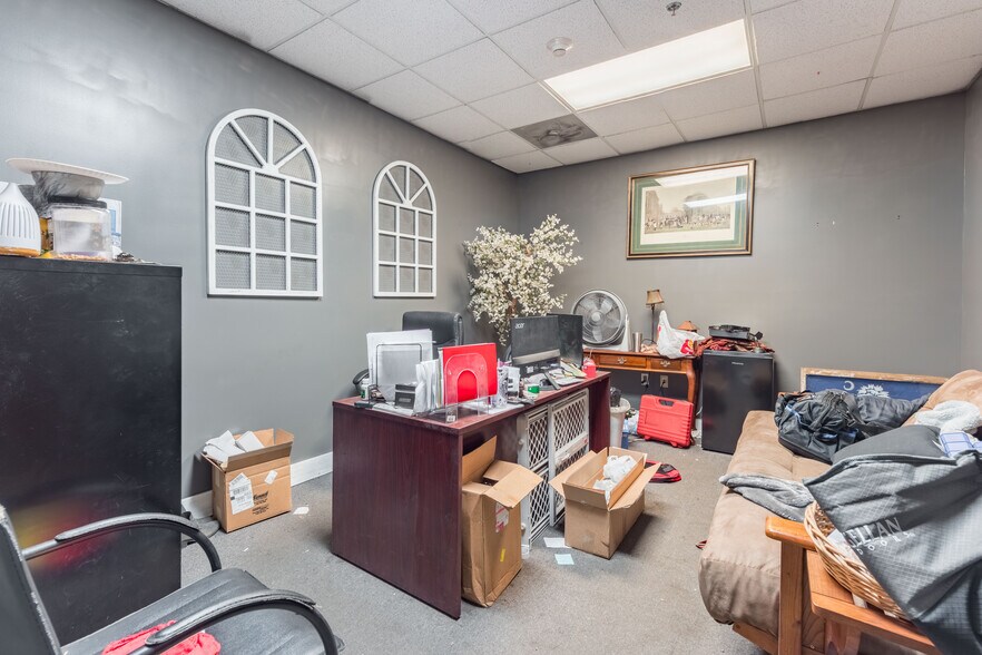 More Photos Of 111 N 12th St, West Columbia General Retail For Sale