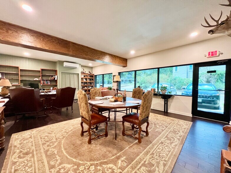 More Photos Of 614 Oak Ave, Sulphur Springs Office For Sale