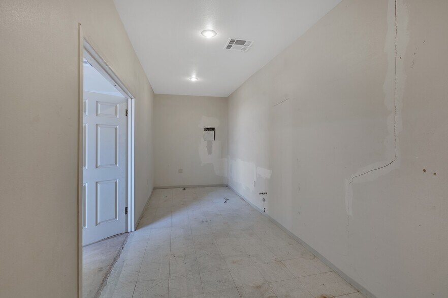 More Photos Of 2124 Thomas R Cannell Rd, Thermal Office For Sale