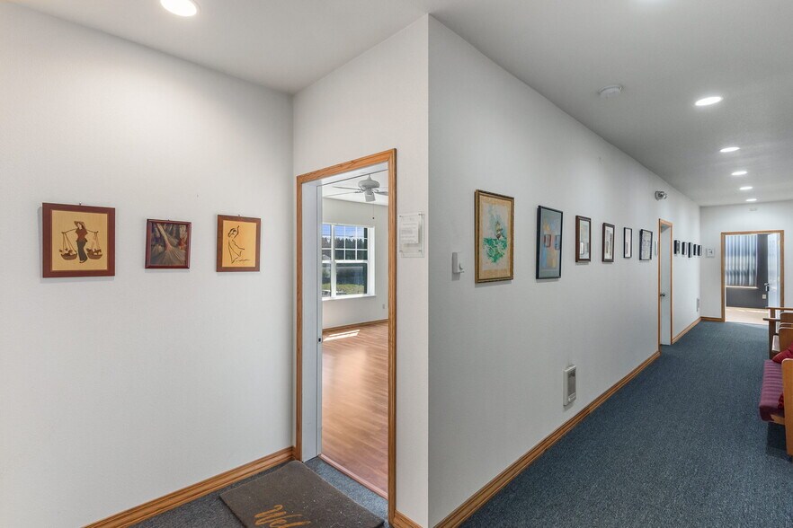 More Photos Of 202 NE 1st, Winlock Storefront Retail Office For Sale