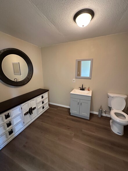 More Photos Of 45 N Commerical St, Glenns Ferry Storefront Retail Office For Sale