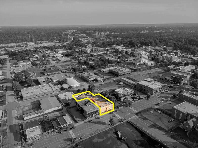 More Photos Of 300 E Tennessee St, Florence Flex For Sale