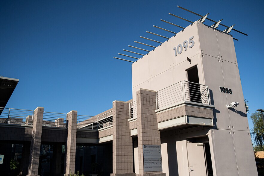 More Photos Of 1095 W Rio Salado Pky, Tempe Loft Creative Space For Lease