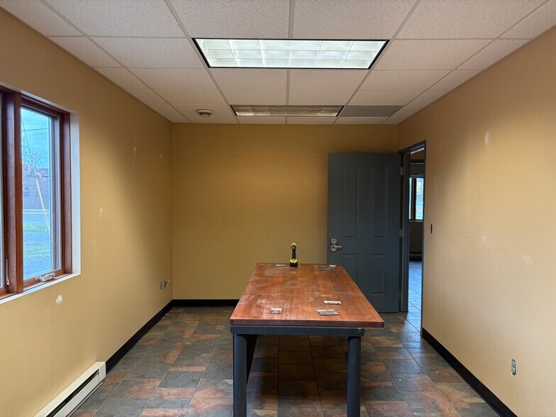 More Photos Of 405 John Ave, Superior Auto Repair For Lease