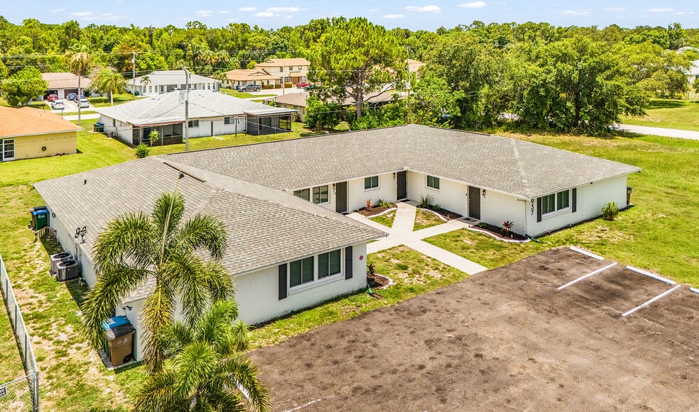 Primary Photo Of 937 SE 23rd Pl, Cape Coral Apartments For Sale