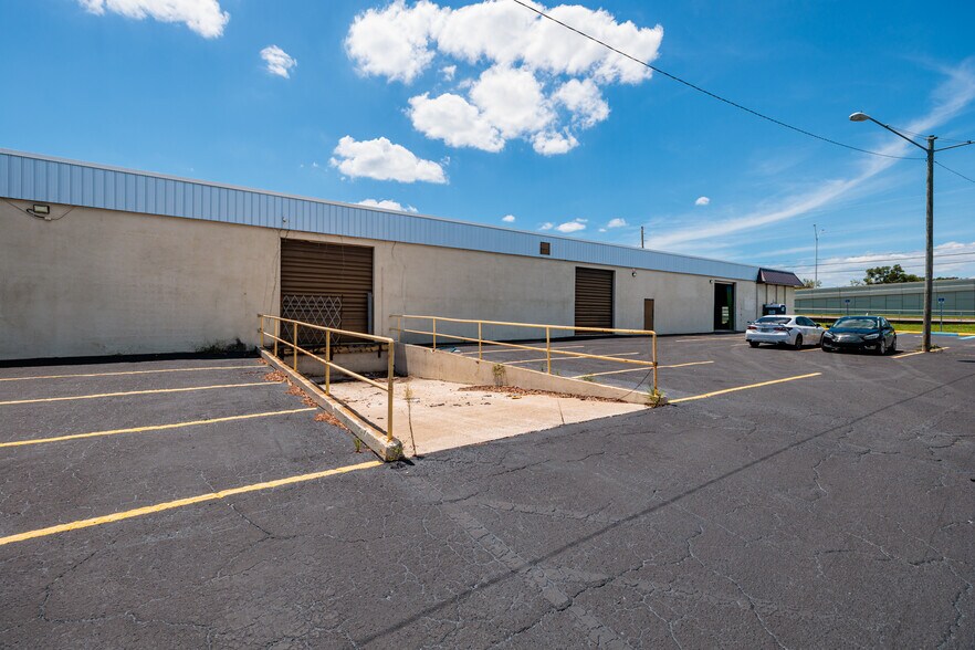 More Photos Of 6750 N Bryan Dairy Rd, Seminole Distribution For Lease