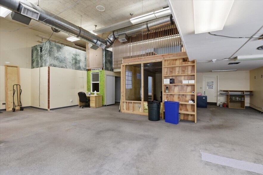 More Photos Of 10310 Aurora Ave N, Seattle Warehouse For Sale