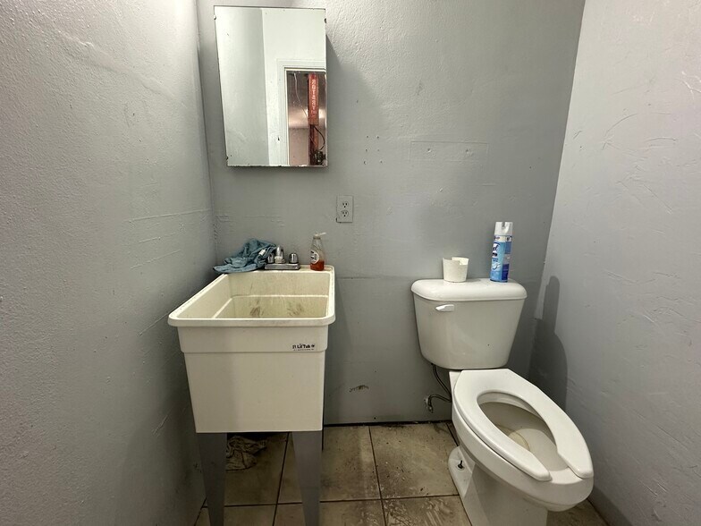More Photos Of 2220 SW 60th Ter, Miramar Manufacturing For Sale