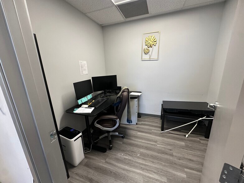 More Photos Of 18040 Sherman Way, Reseda Medical For Lease