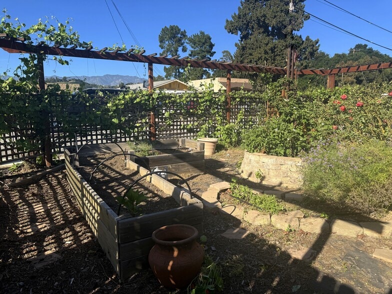 More Photos Of 50 Portal St, Oak View Multifamily For Sale