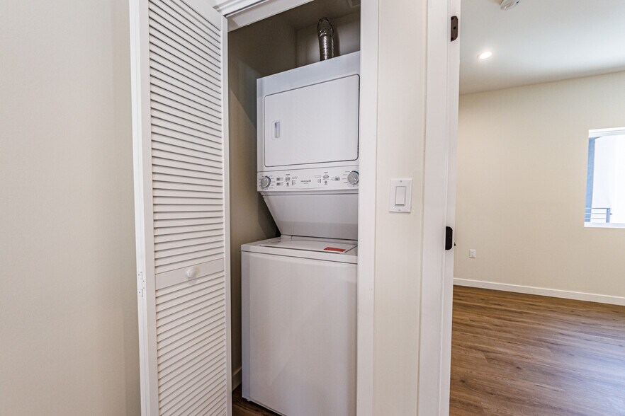 More Photos Of 1857 Crenshaw Blvd, Los Angeles Apartments For Sale