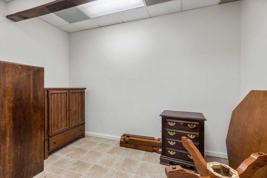 More Photos Of 40648 Hwy290 Business, Waller Office For Sale