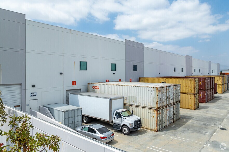 More Photos Of 6027 Bandini Blvd, Commerce Distribution For Lease