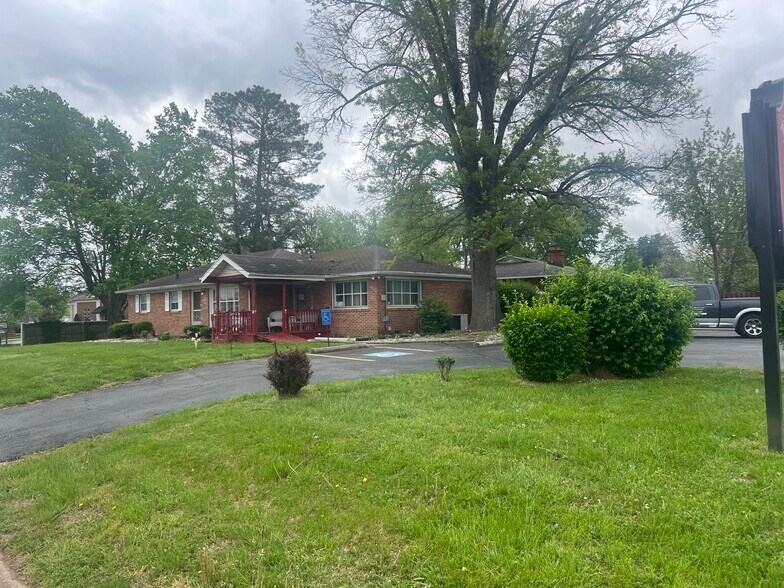 More Photos Of 602 Fairdale Ave, Bowling Green Freestanding For Sale