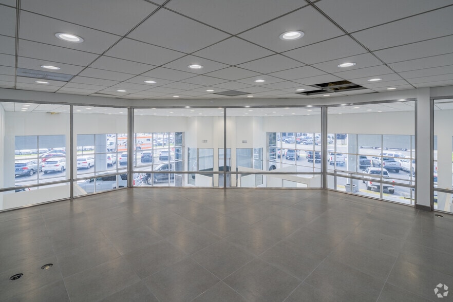 More Photos Of 8559 Artesia Blvd, Bellflower Auto Dealership For Sale